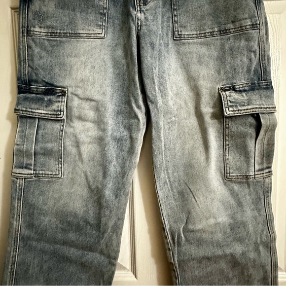 Stylish Denim Cargo Flare Jeans - Picture 3 of 8